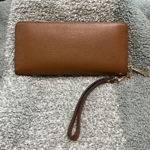 Michael Kors wristlet purse - Picture 4 of 10